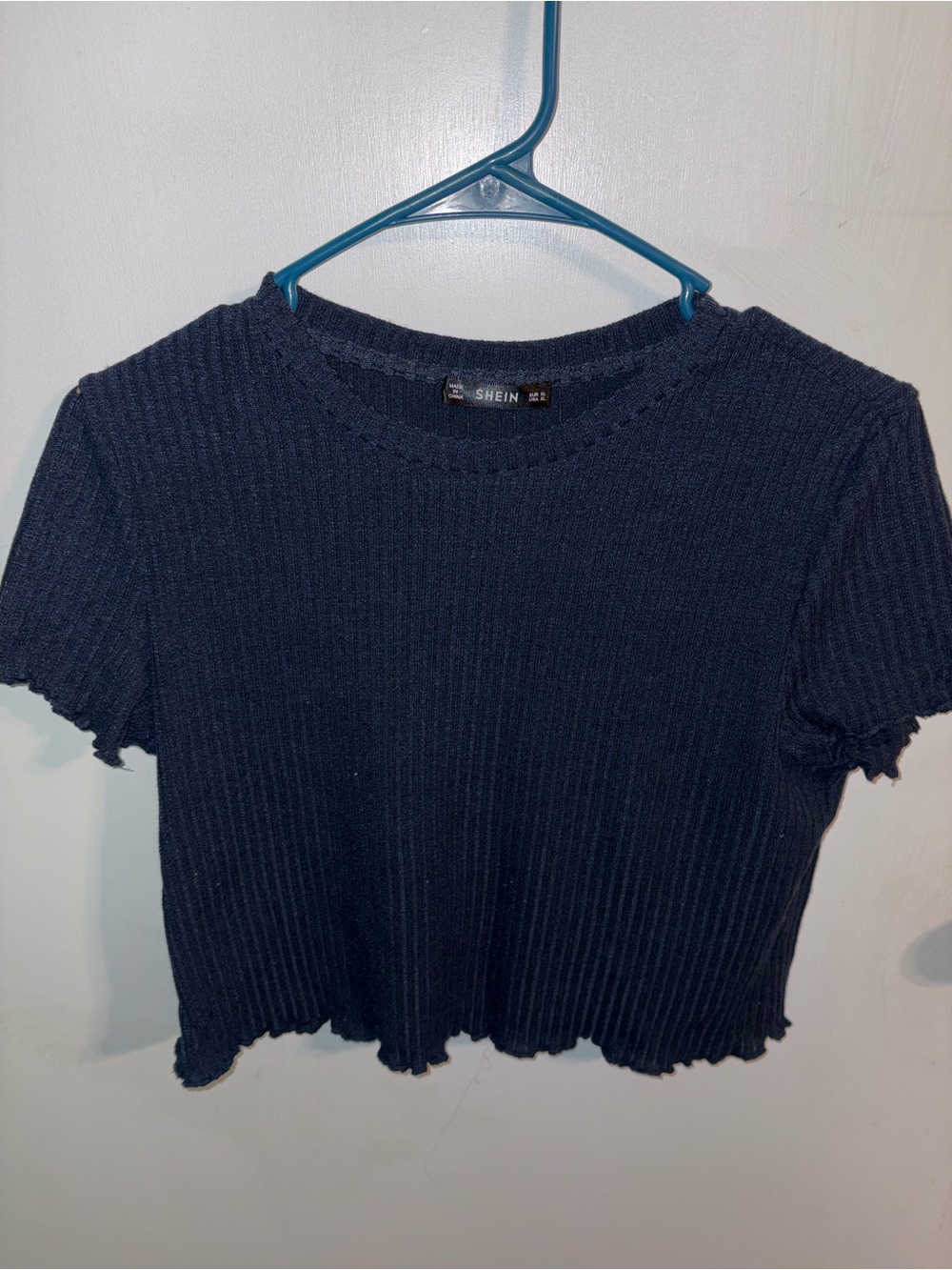 SHEIN Dark Blue Ribbed Lettuce-Edge Crop Tee
